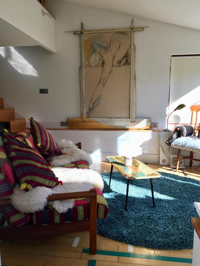 Unique Artists With A Private Garden. Pewsey